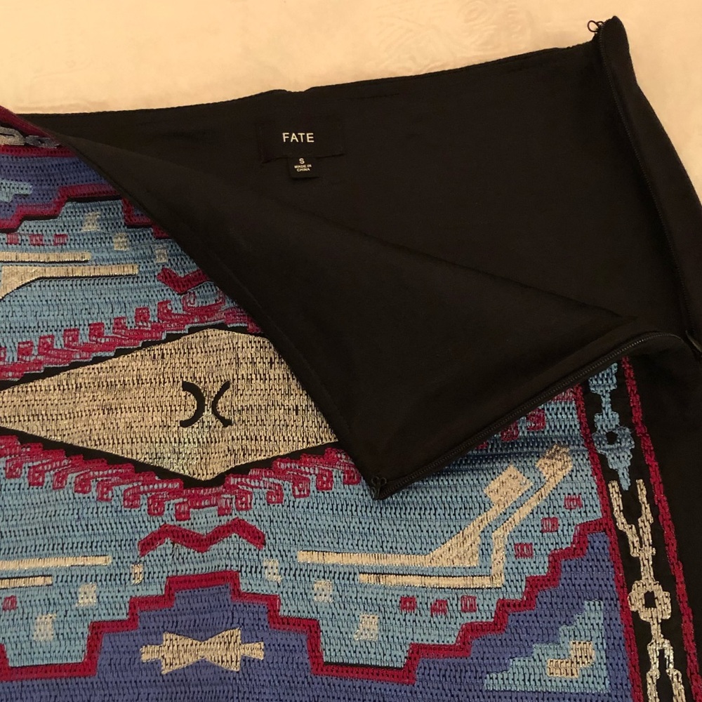 Embroidered Aztec mini skirt - Picture 4 of 6